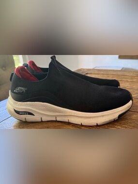 Skechers Men's Black Slip-On Sneakers with Red Lining and White Sole (Size 10)